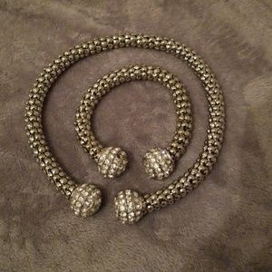 Reshaping necklace and bracelet set